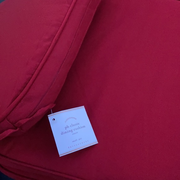 Red seat cushions - Picture 2 of 5